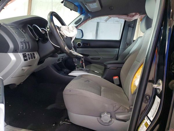 2015 TOYOTA TACOMA Delux Grade