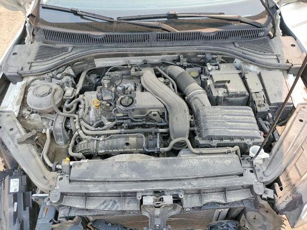 2023 VOLKSWAGEN JETTA SE — Engine bay