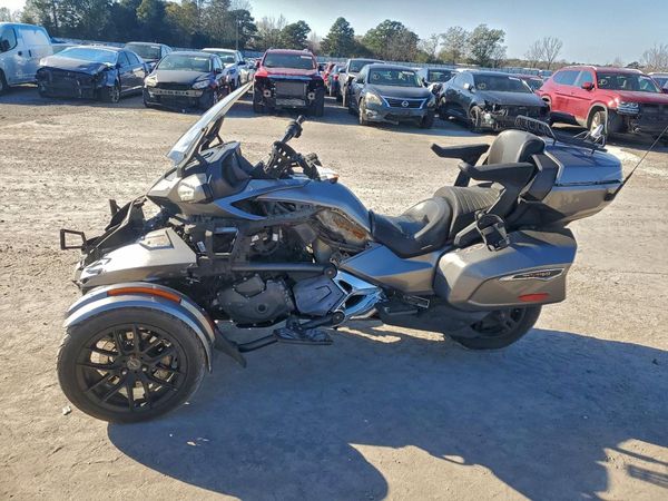 2017 CAN-AM SPYDER ROA