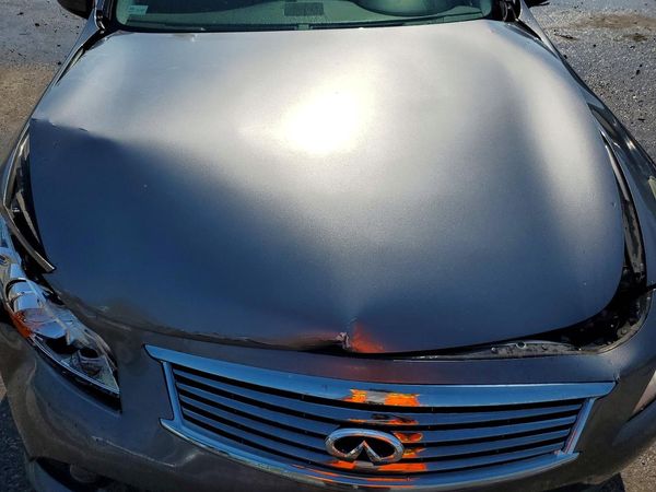 2012 INFINITI G37 — Engine bay