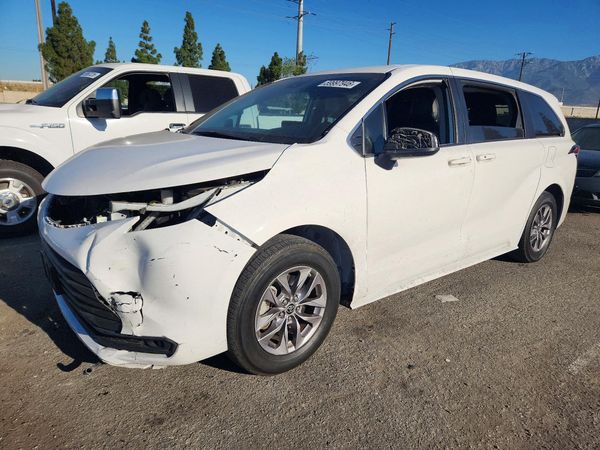 2023 TOYOTA SIENNA LE
