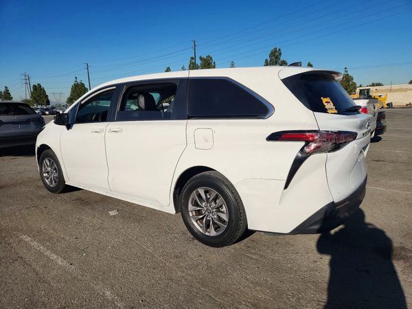 2023 TOYOTA SIENNA LE
