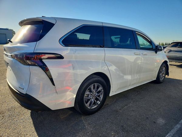 2023 TOYOTA SIENNA LE