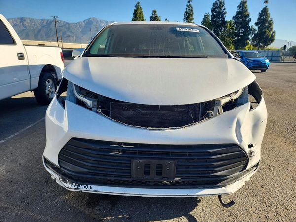 2023 TOYOTA SIENNA LE