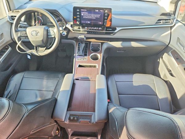2023 TOYOTA SIENNA LE