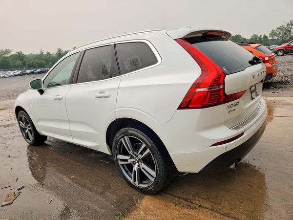 2021 VOLVO XC60 Momentum