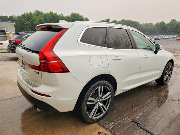2021 VOLVO XC60 Momentum
