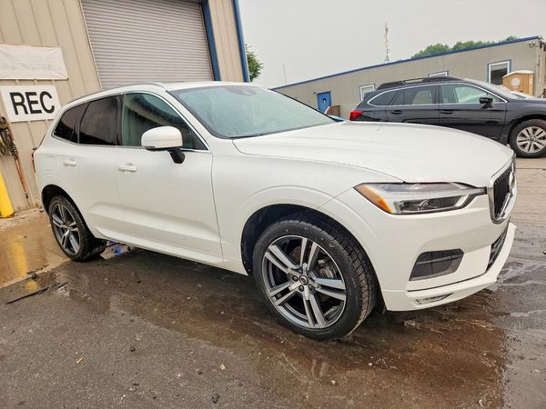 2021 VOLVO XC60 Momentum