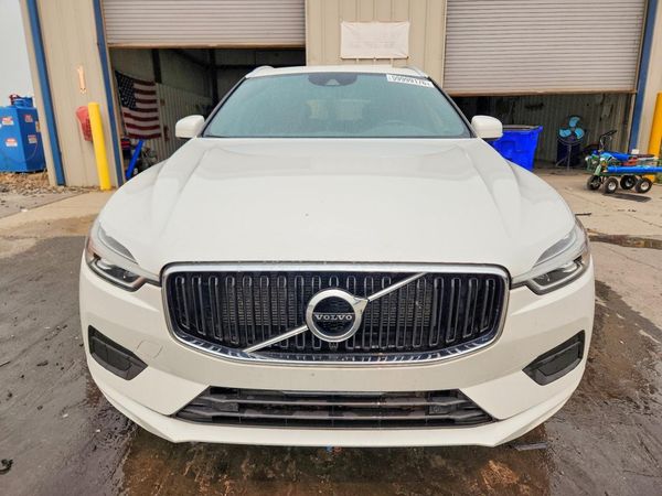 2021 VOLVO XC60 Momentum