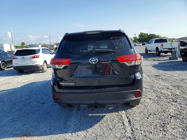 2019 TOYOTA HIGHLANDER LE
