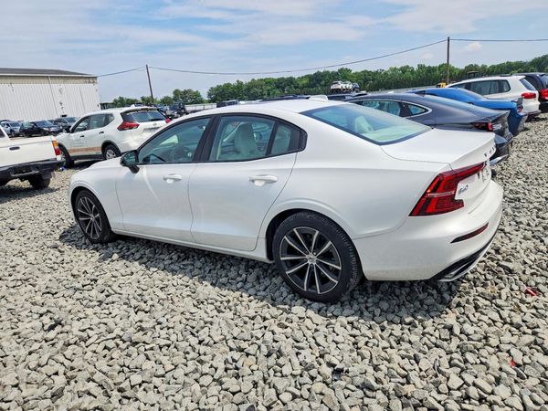 2021 VOLVO S60 R-design (Momentum)