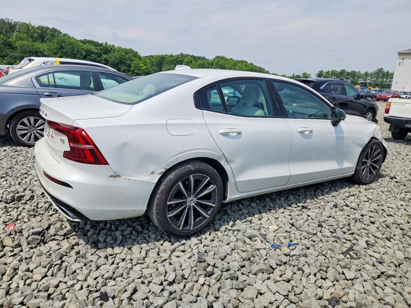 2021 VOLVO S60 R-design (Momentum)