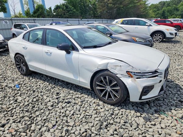 2021 VOLVO S60 R-design (Momentum)