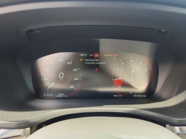 2021 VOLVO S60 R-design (Momentum)