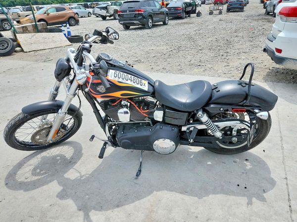 2015 HARLEY-DAVIDSON FXDWG