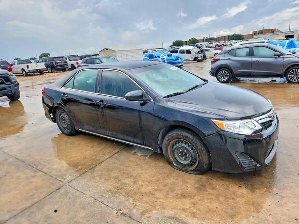 2014 TOYOTA CAMRY