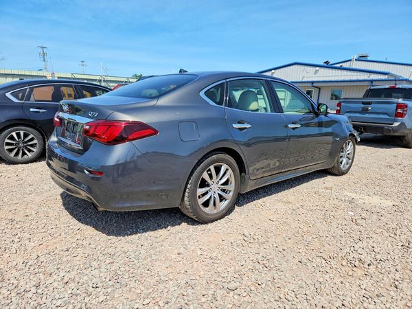 2015 INFINITI Q70