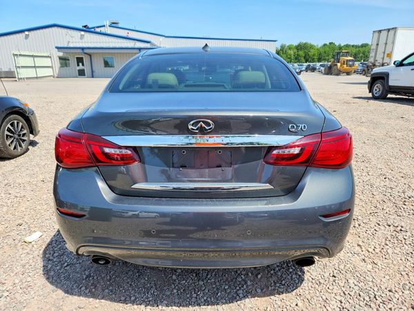 2015 INFINITI Q70