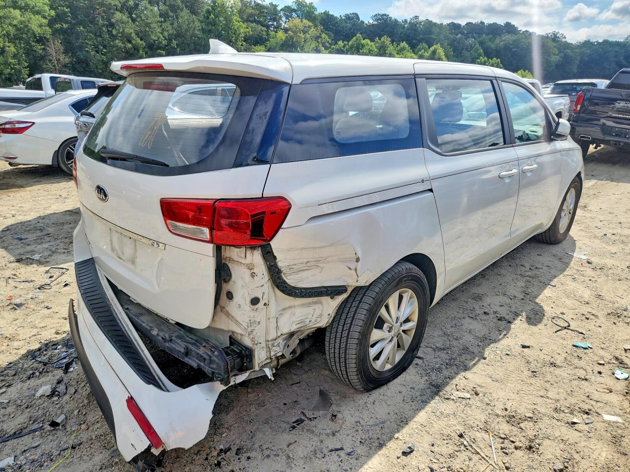 2016 KIA SEDONA L - Low level