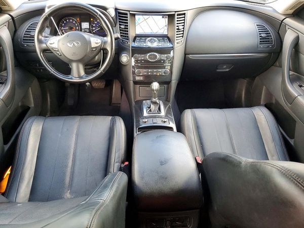 2017 INFINITI QX70