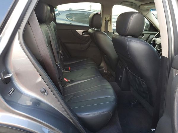 2017 INFINITI QX70