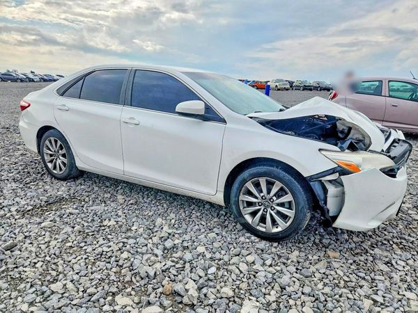 2017 TOYOTA CAMRY LE/SE/XLE/XSE — Passenger 3/4