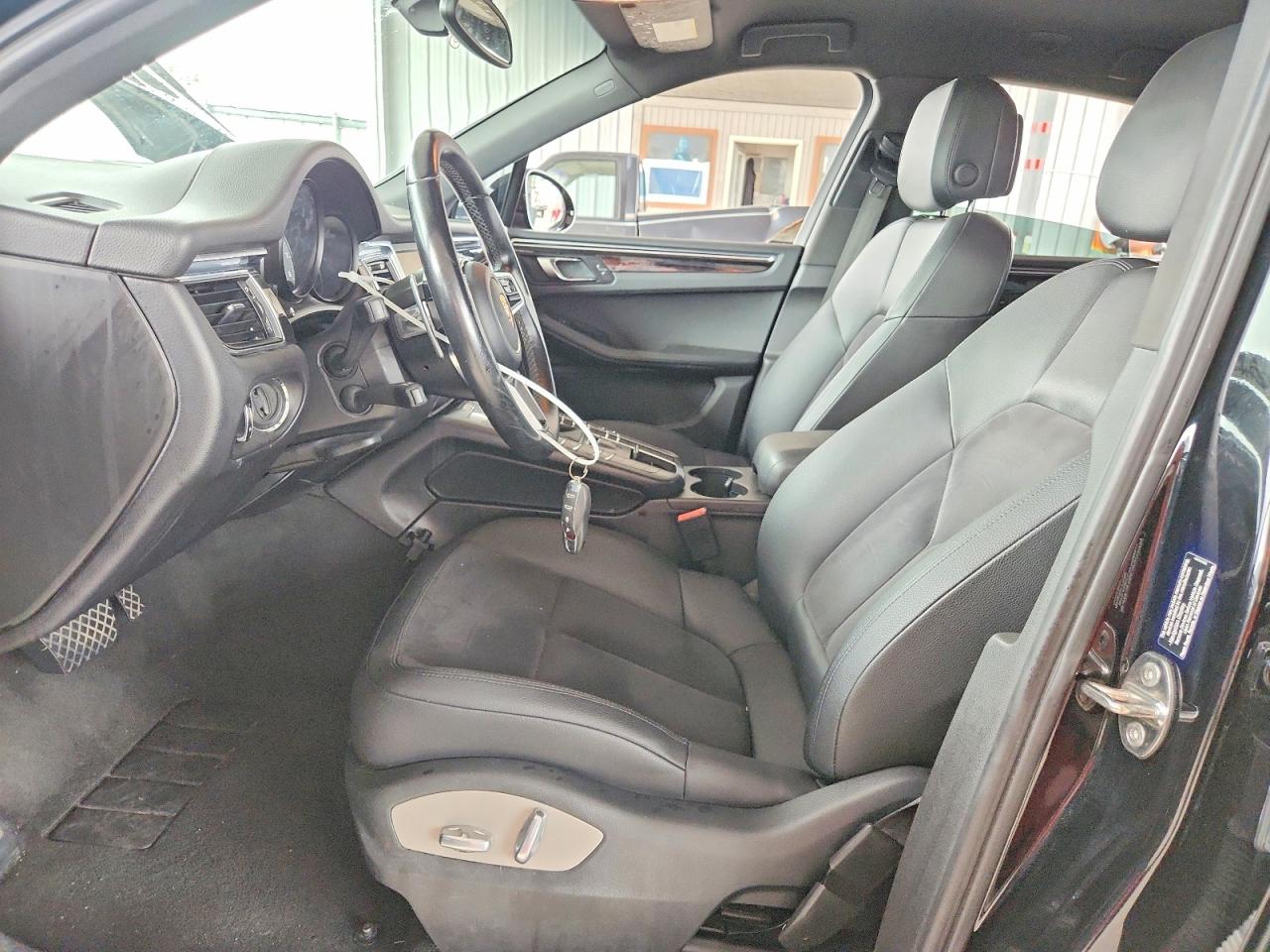 2015 PORSCHE MACAN