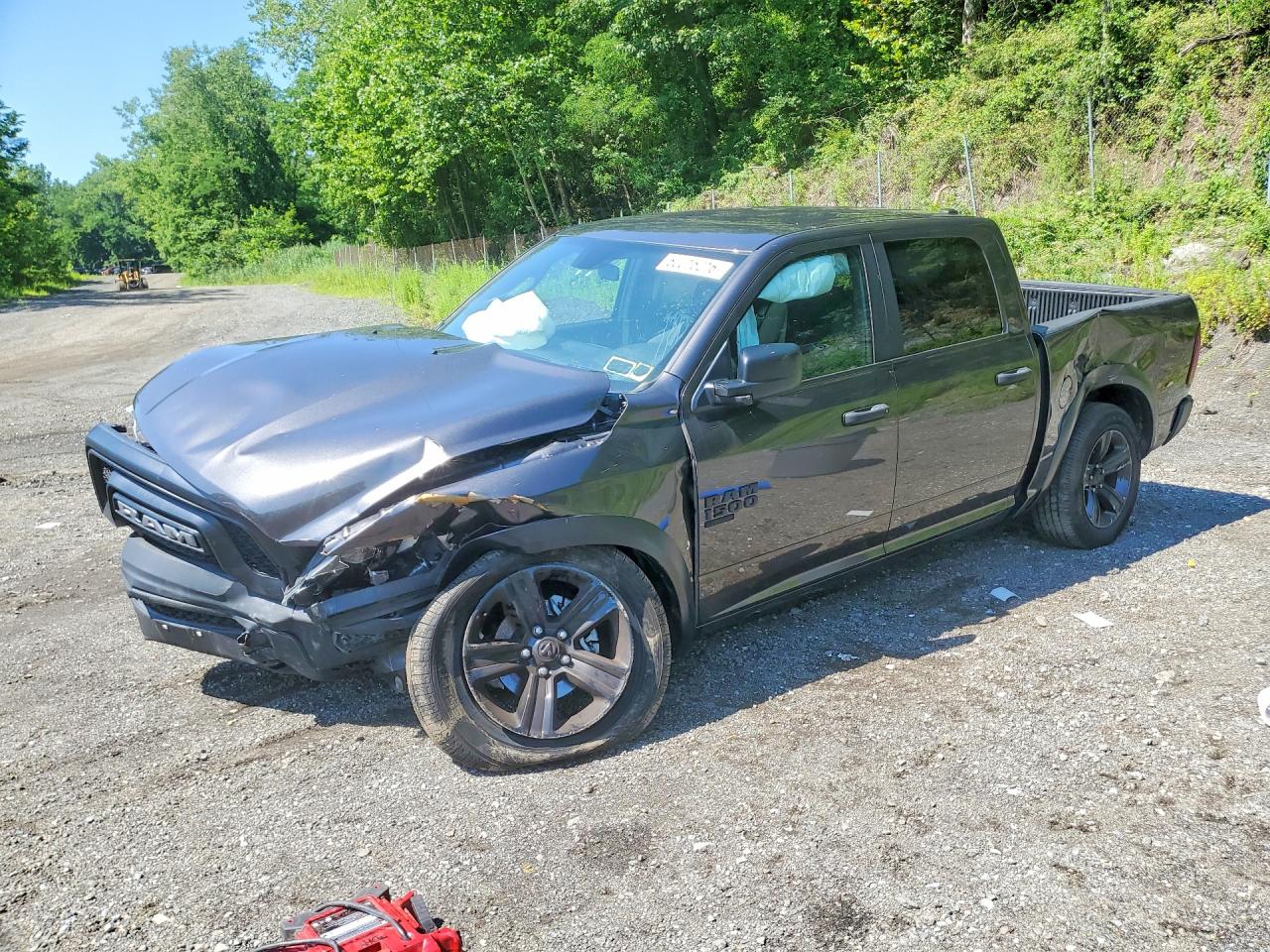 2024 RAM 1500 CLASSIC SLT / Warlock
