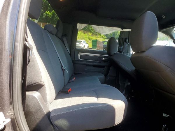 2024 RAM 1500 CLASSIC SLT / Warlock