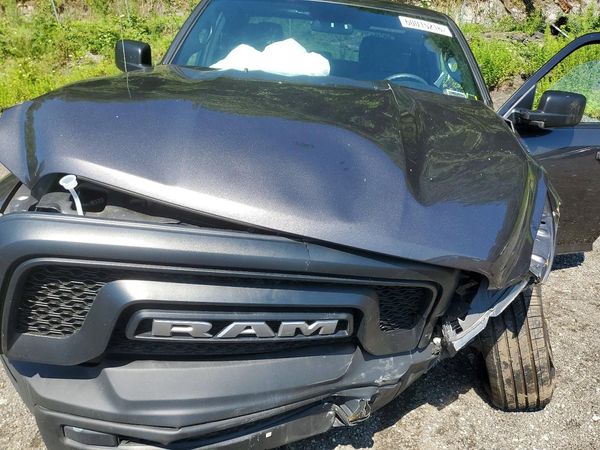 2024 RAM 1500 CLASSIC SLT / Warlock