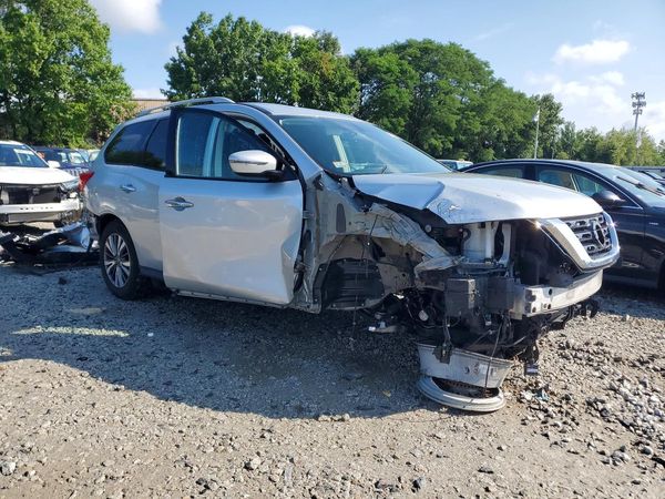 2018 NISSAN PATHFINDER — Passenger 3/4