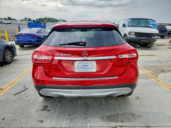 2015 MERCEDES-BENZ GLA