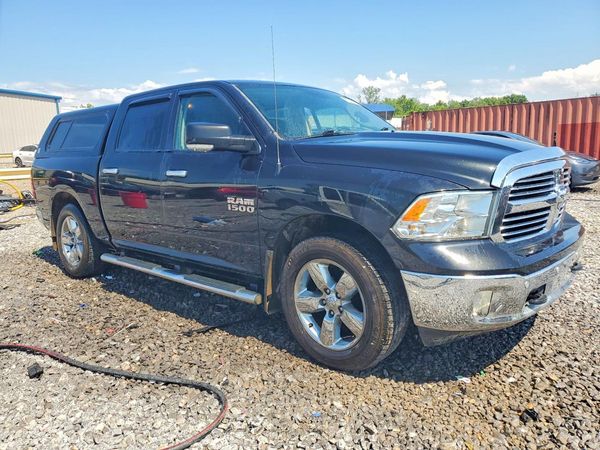 2016 RAM 1500 SLT CREW CAB 4X4
