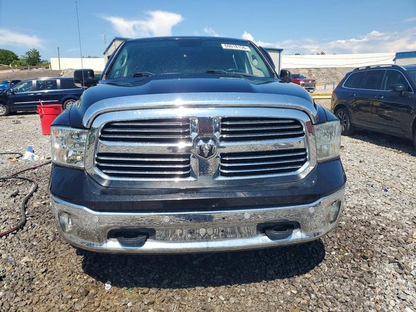 2016 RAM 1500 SLT CREW CAB 4X4