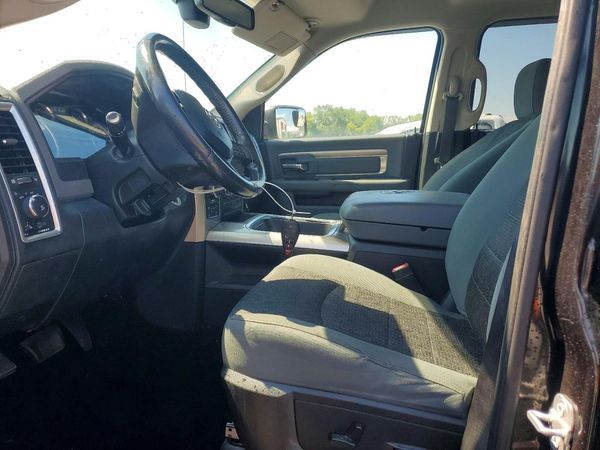 2016 RAM 1500 SLT CREW CAB 4X4