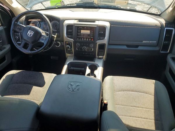 2016 RAM 1500 SLT CREW CAB 4X4