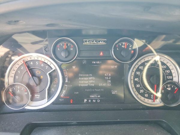 2016 RAM 1500 SLT CREW CAB 4X4