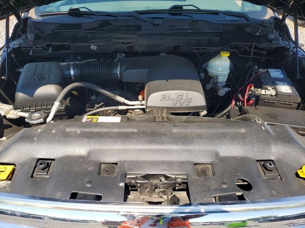 2016 RAM 1500 SLT CREW CAB 4X4