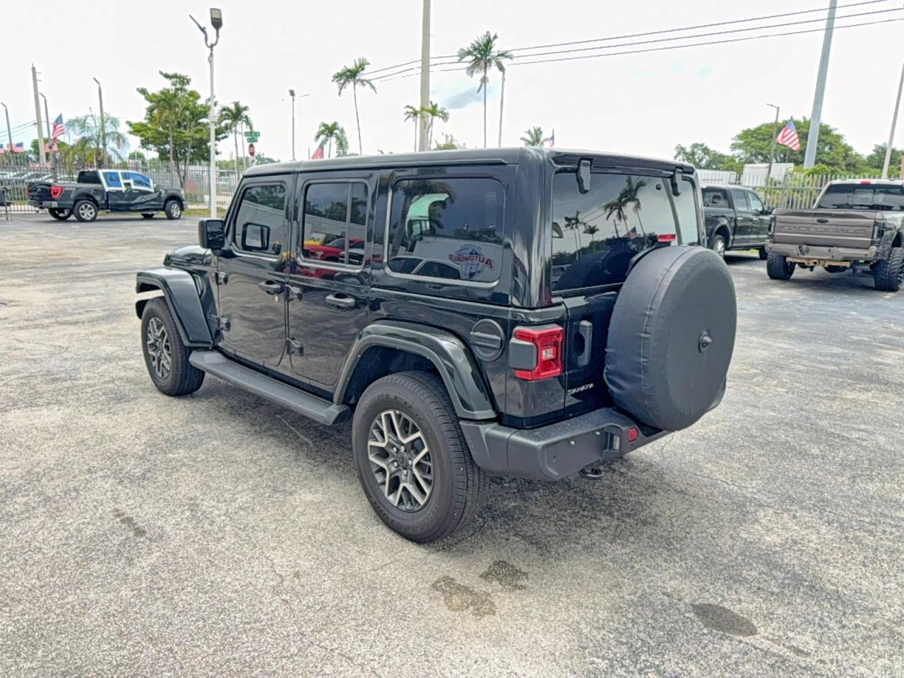 2025 JEEP WRANGLER Sahara