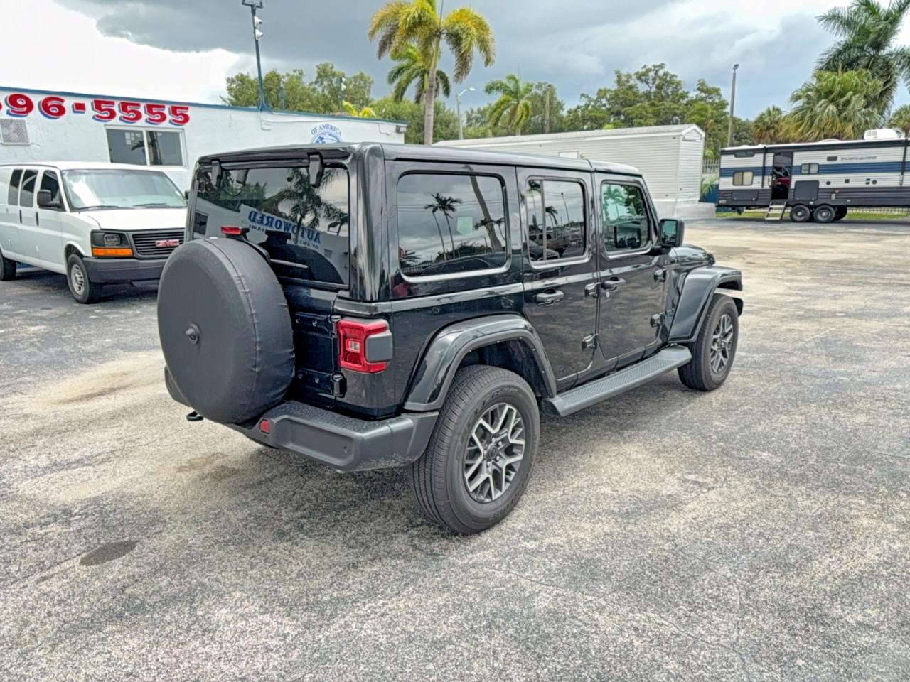 2025 JEEP WRANGLER Sahara