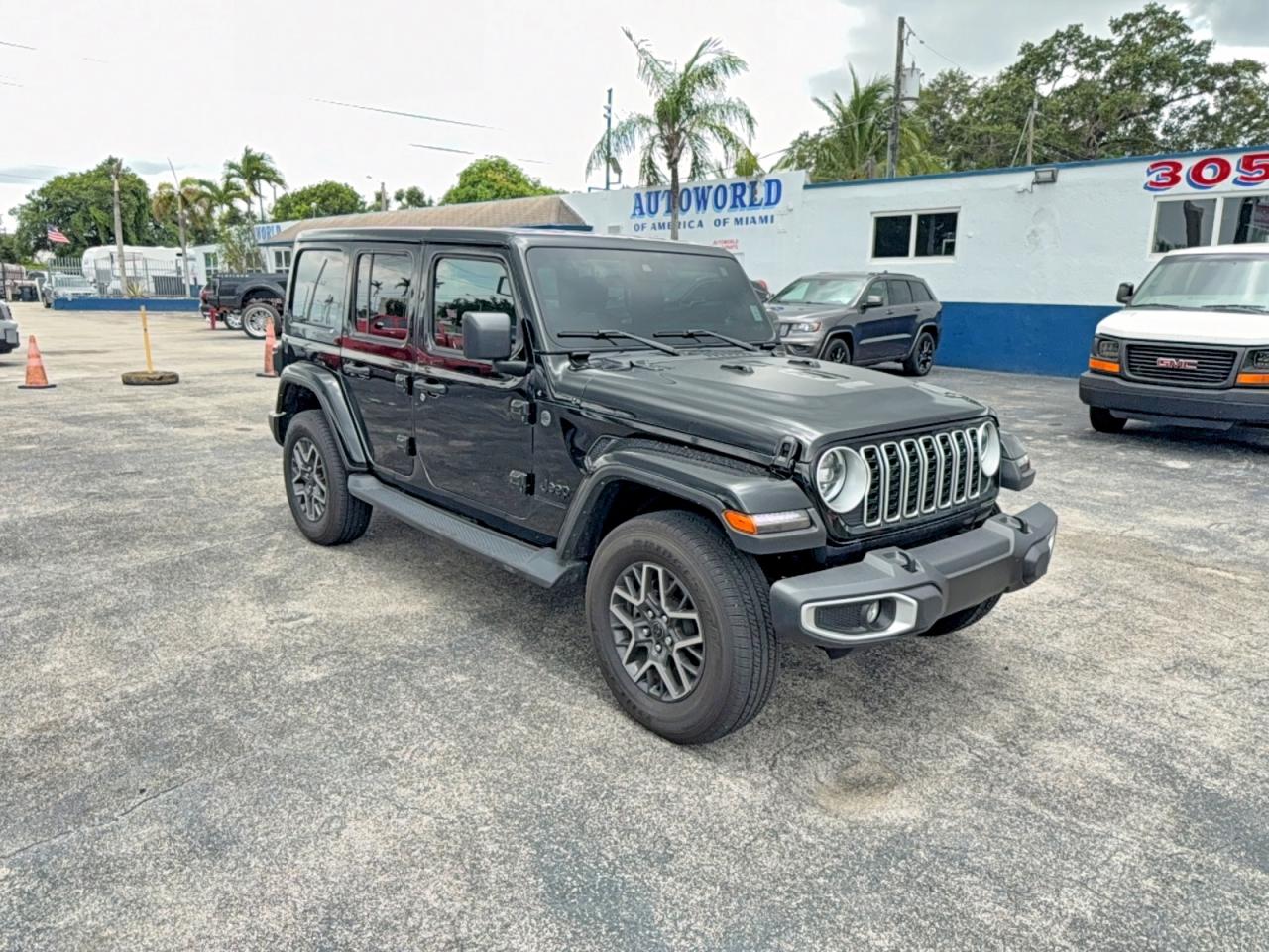 2025 JEEP WRANGLER Sahara