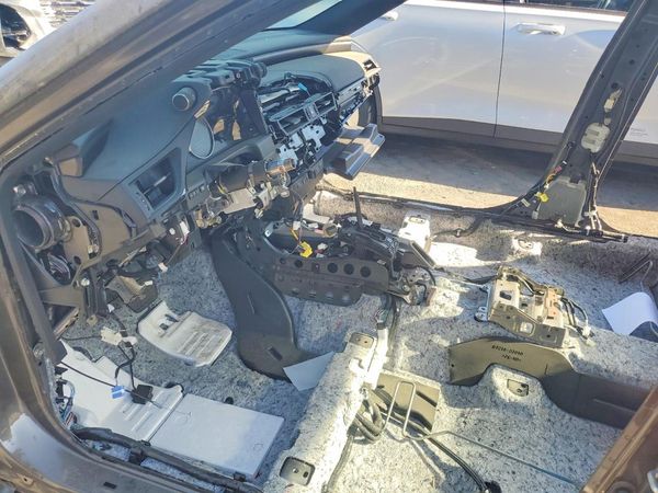 2025 LEXUS ES300 300h Premium — DENT