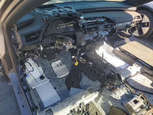 2025 LEXUS ES300 300h Premium — CKPT