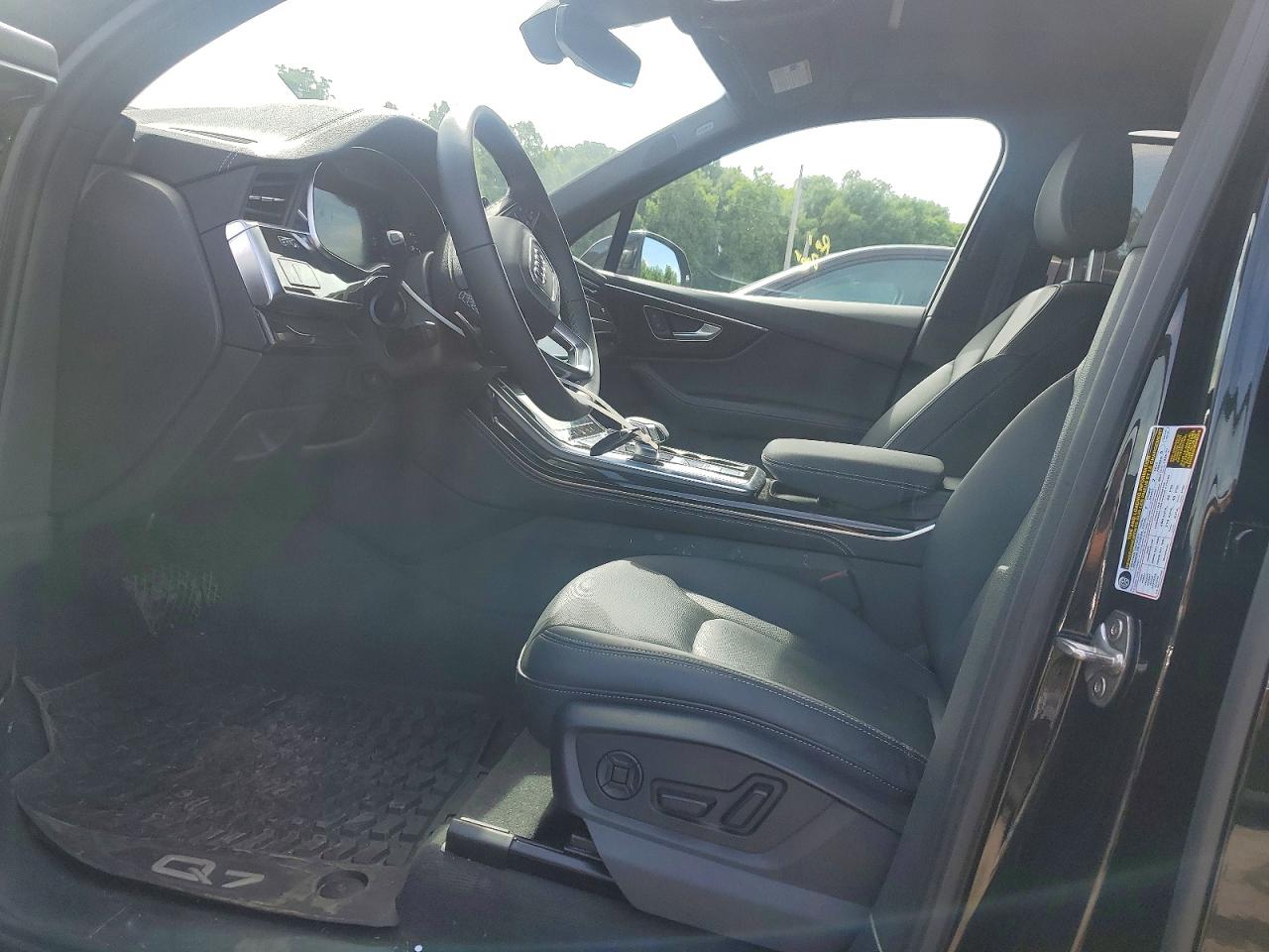 2025 AUDI Q7 quattro Premium Plus