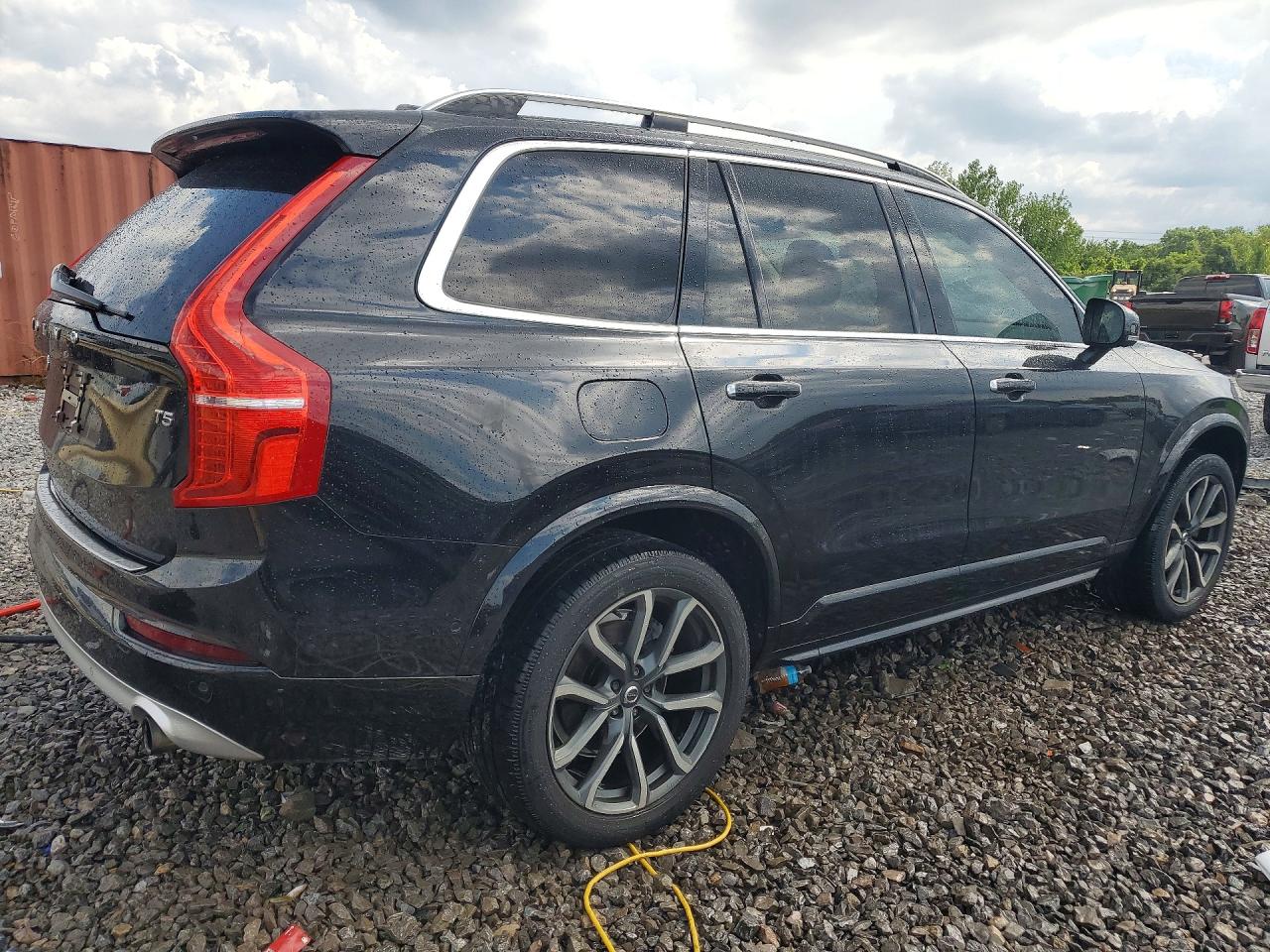 2018 VOLVO XC90 Momentum