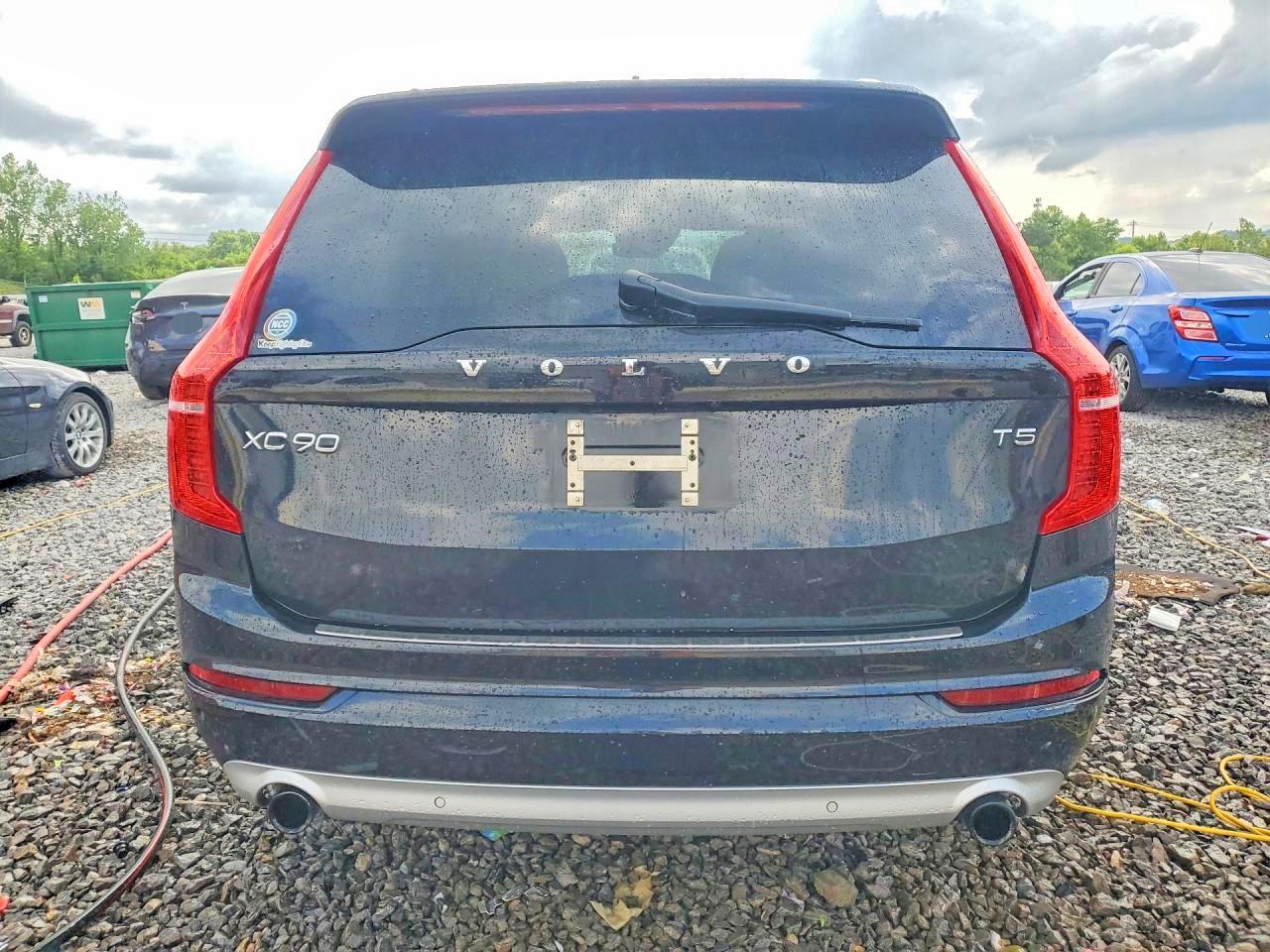 2018 VOLVO XC90 Momentum