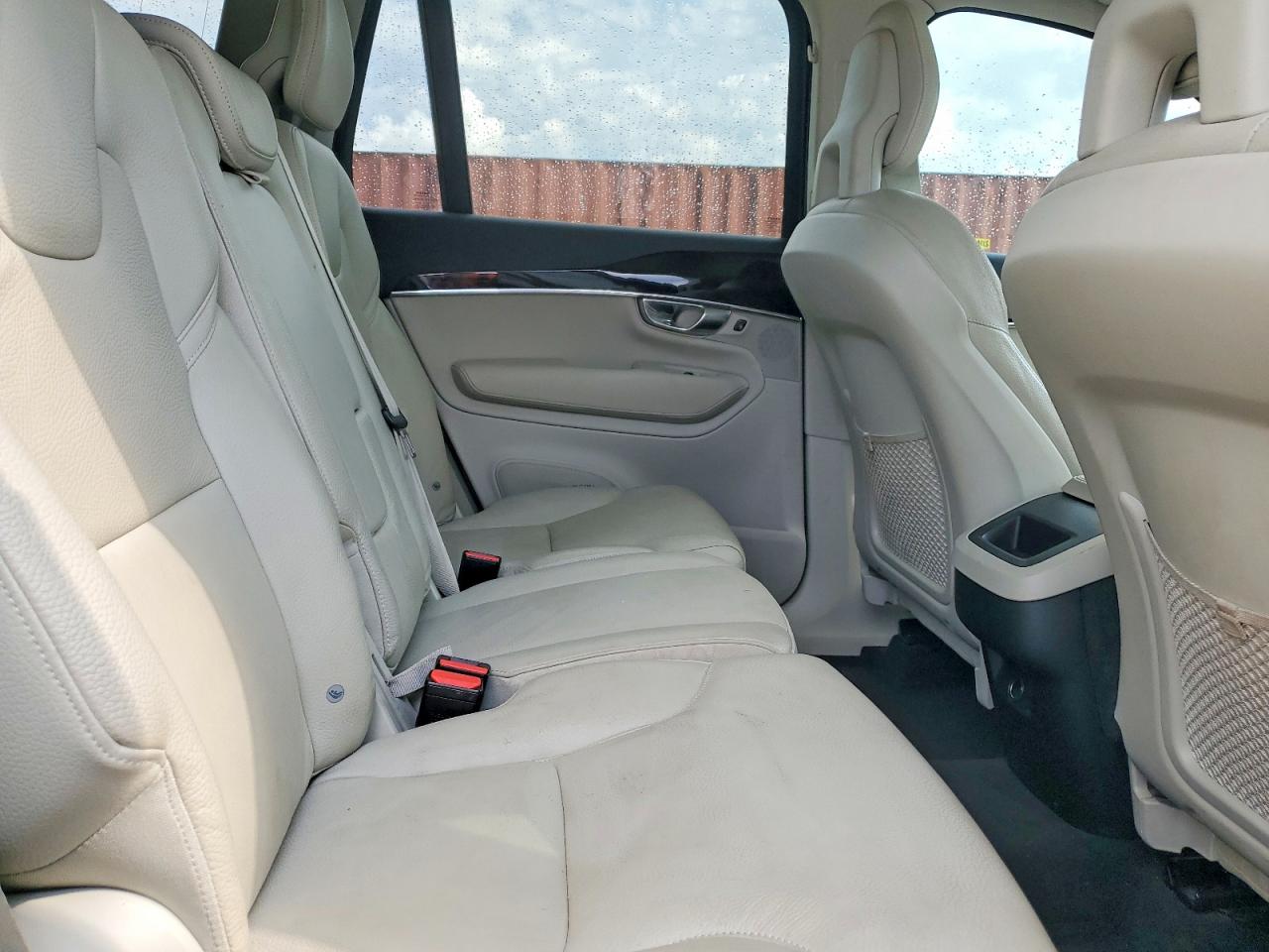 2018 VOLVO XC90 Momentum
