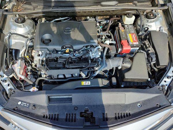 2021 TOYOTA CAMRY SE — Engine bay