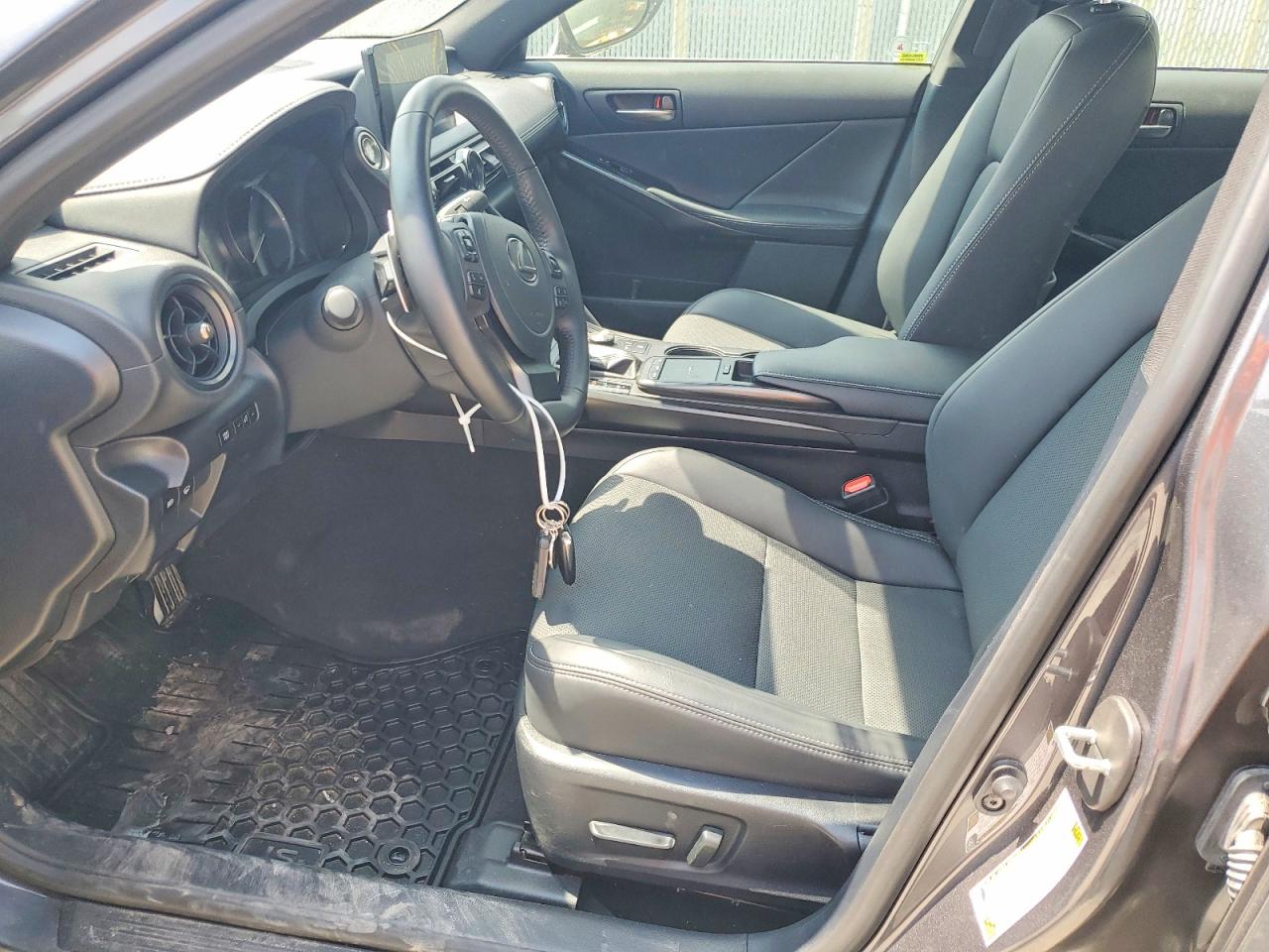 2023 LEXUS IS 300 Comfort