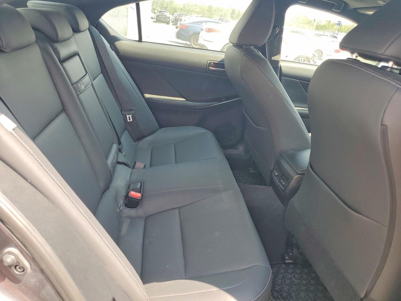 2023 LEXUS IS 300 Comfort